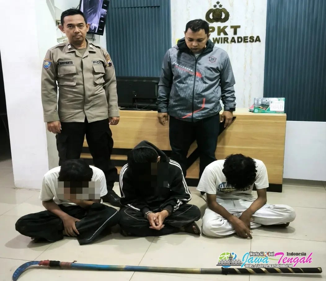 Tiga Remaja Bersenjata Tajam Diamankan Warga dan Diserahkan ke Polsek Wiradesa Pekalongan