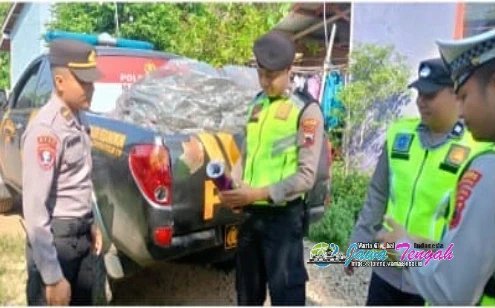 Gercep! Polres Pekalongan Evakuasi Balon Udara Berpetasan  Tersangkut di Jaringan SUTET