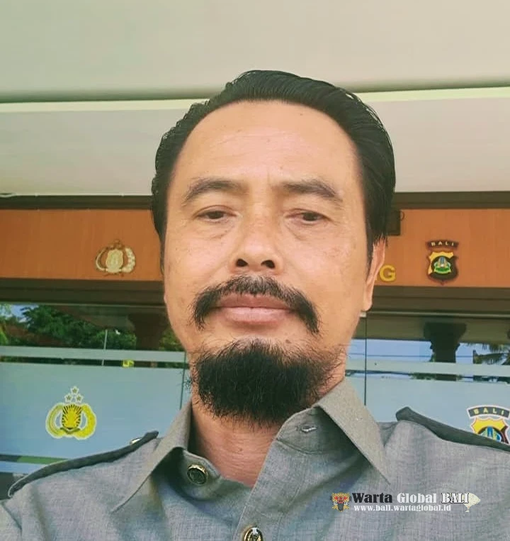 TirtaWan Cinta Antartika
Paradoks Pendukung Kritis: Membela Presiden, Menggugat Lingkaran Istana