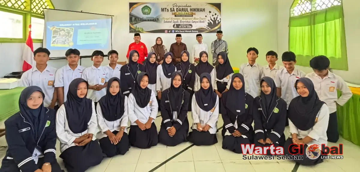 Suasana Haru Warnai Perpisahan Siswa Kelas IX MTs-SA Darul Hikmah Bolong