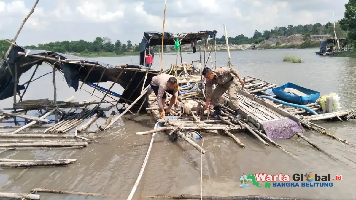 Polsek Riau Silip Bersama Tim Gabungan Tertibkan Tambang Timah Ilegal di Pinggir Jalan Desa Mapur