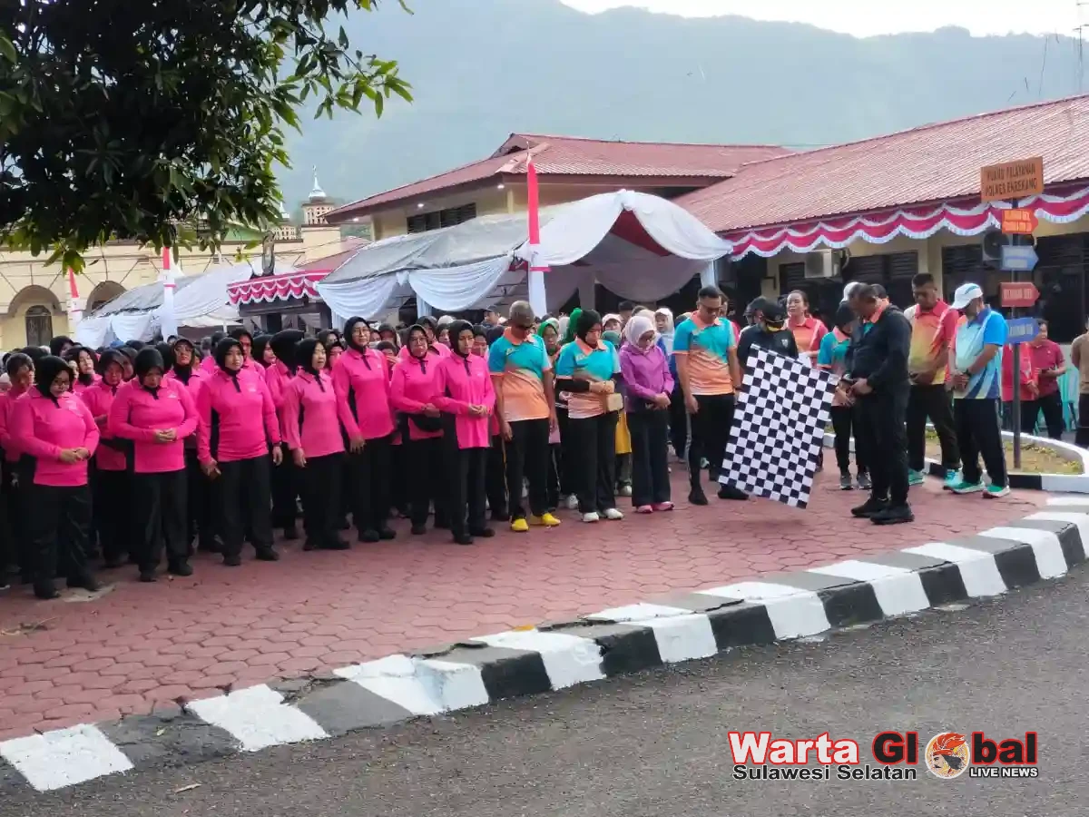 Jalan Santai Semarakkan HUT Bhayangkara ke-80, Kapolres Enrekang Sampaikan Salam Perpisahan