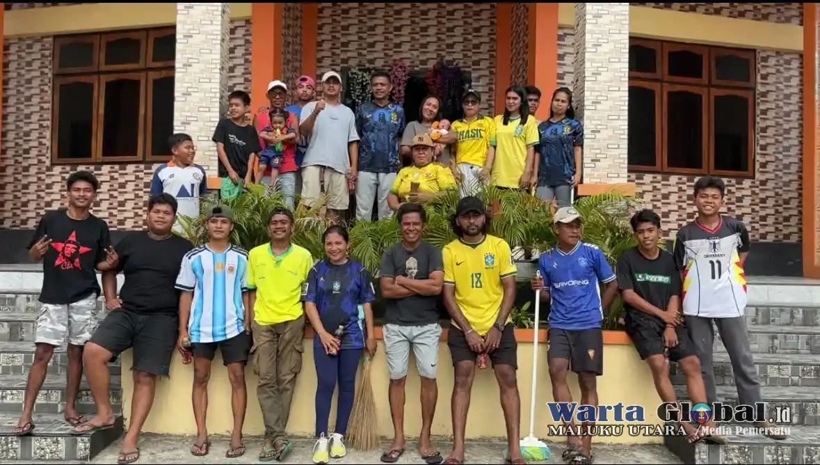 Suporter Brazil, Argentina, dan Komunitas Piala Dunia Bersatu Rawat Masjid serta Gereja di Bacan Timur, Bakti Sosial Lintas Agama Perkuat Toleransi dan Persaudaraan.
