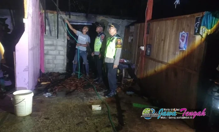 Rumah Nenek Sebatang Kara Terbakar, Diduga Dipicu Lilin saat Pemadaman Listrik