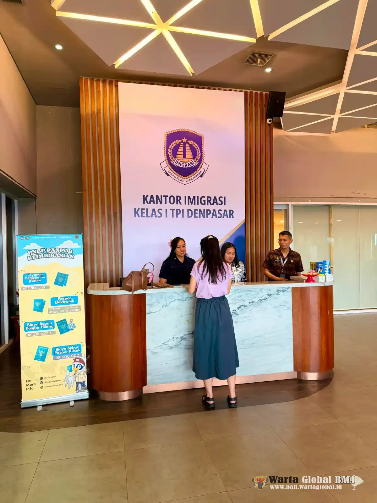 IMIGRASI NYEBRANG KE MALL! Ngurus Paspor & Izin Tinggal Kini Bisa Sambil Ngopi di Plaza Renon