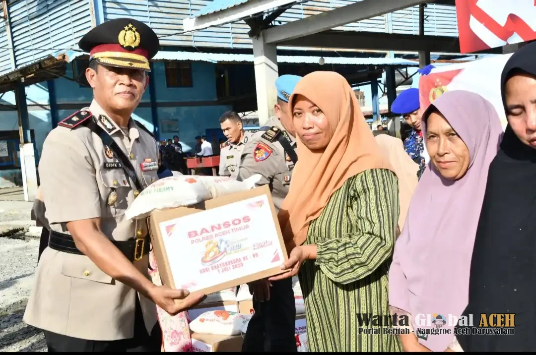 Menyapa Pesisir, Polres Aceh Timur Serahkan Bansos bagi Nelayan pada Hari Bhayangkara Ke-80