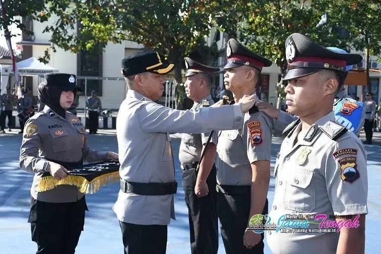 Kapolres Karanganyar Pimpin Kenaikan Pangkat 66 Personel, Jelang Hari Bhayangkara ke-80