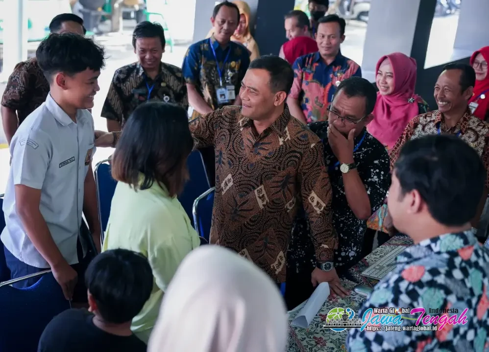 Pantau Posko dan SMAN 3 Semarang, Ahmad Luthfi: SPMB Pastikan Berjalan Lancar "No Titip-Titipan"