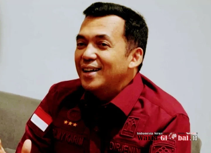 Wamen Imigrasi Silmy Karim Mencuat Namanya, Hingga Diuber.
KPK OTT Imigrasi Jakarta Barat, 17 Orang Diamankan,