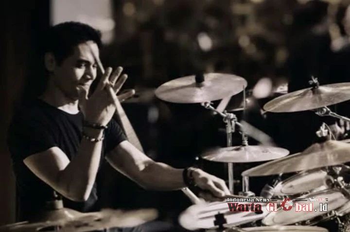 Imigrasi Tegas: Drummer Dewa 19 Tyo Nugros Gagal ke Malaysia, Dicekal KPKNL di Soetta Imigrasi Tegas: Drummer Dewa 19 Tyo Nugros Gagal ke Malaysia, Dicekal KPKNL di Soetta