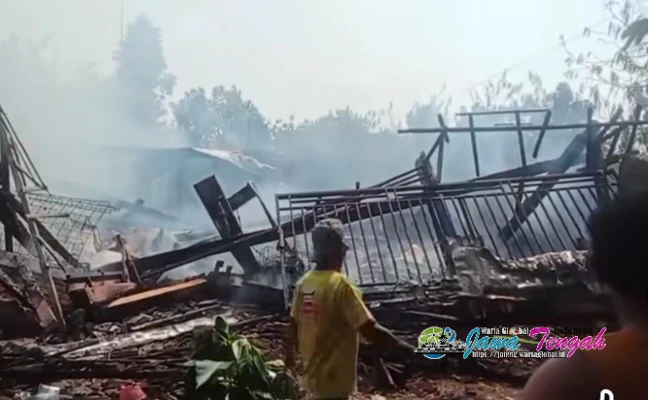 Dua Rumah dan Warung Sembako di Mijen Semarang Ludes Dilalap Api, Kerugian Capai Rp 300 Juta