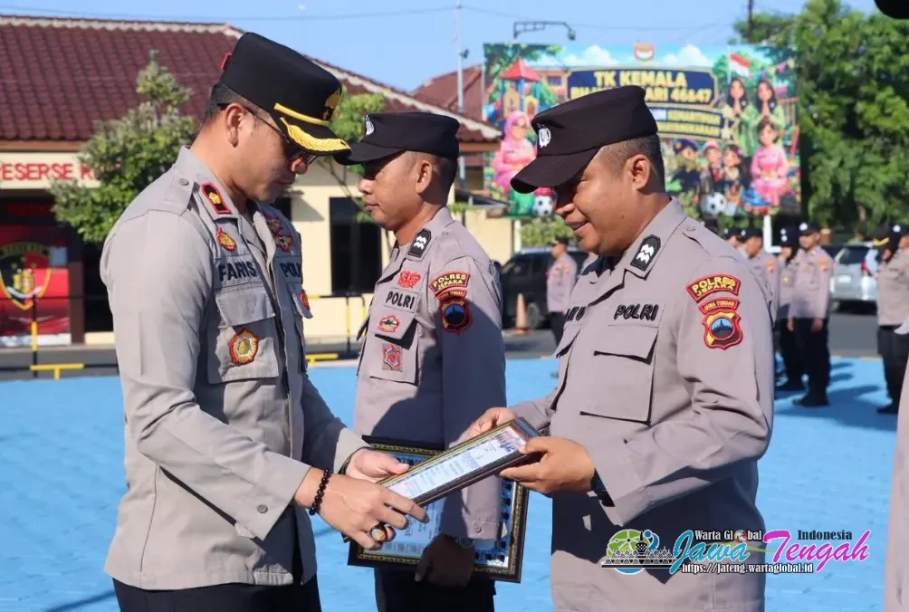 Polres Jepara Beri Penghargaan kepada Enam Personil Terbaik dari KPPN Kudus Kelola Keuangan Negara dengan Optimal
