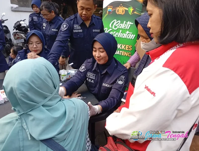 Polda Jateng Gelar Bakti Kesehatan Gratis di Pasar Tradisional untuk Pedagang dan Masyarakat, Sambut Hari Bhayangkara ke-80