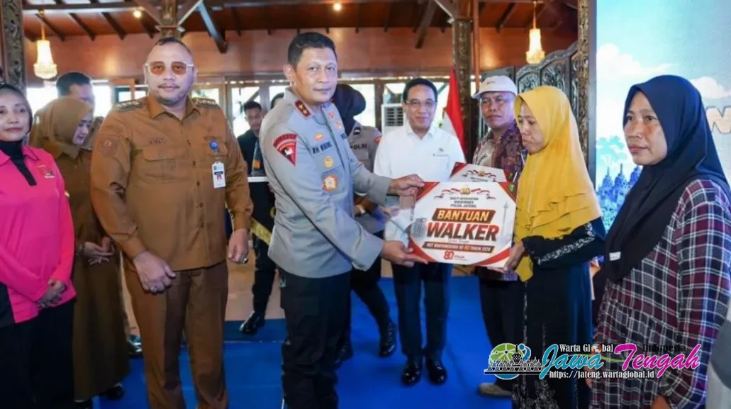 Kapolda Jateng Pimpin Puncak Bakti Kesehatan Hari Bhayangkara ke-80 di Tegal, Ribuan Warga Nikmati Layanan Gratis