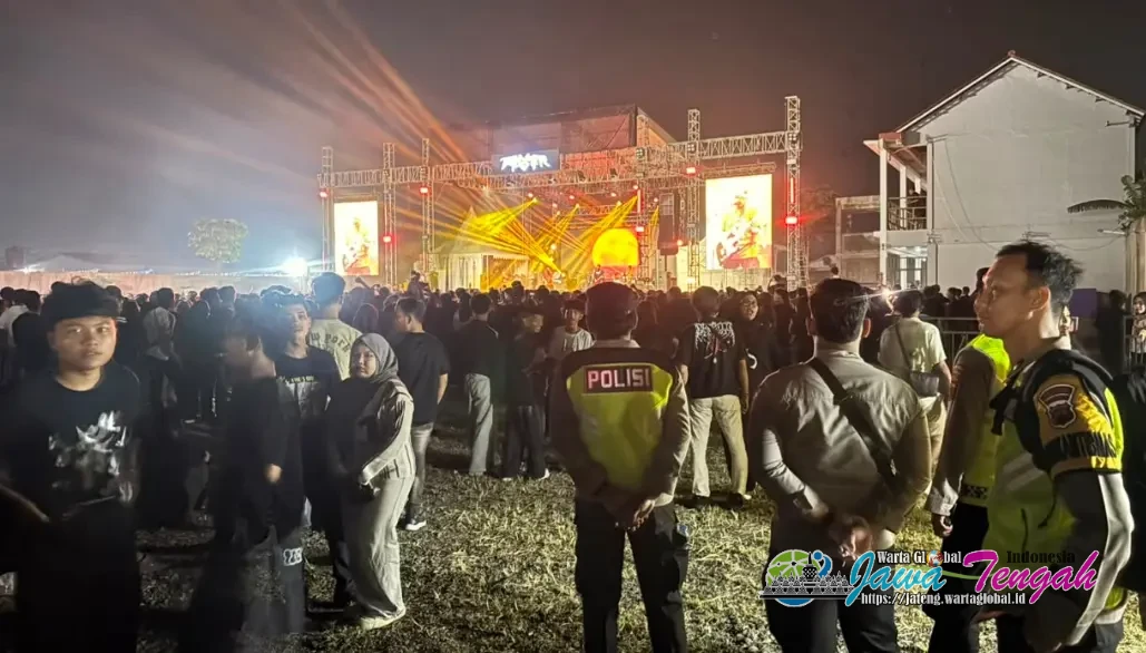 Ribuan Penonton Padati Konser Sound Klik di Bojong, Ratusan Personel Polres Pekalongan Lakukan Pengamanan