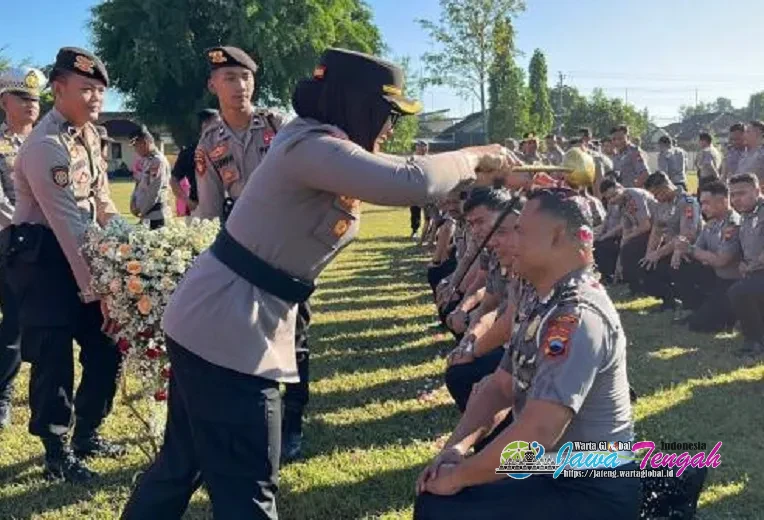 Kapolres Sragen Pimpin Upacara Kenaikan Pangkat 90 Personel, Jaga Integritas dan Berikan Pelayanan Terbaik