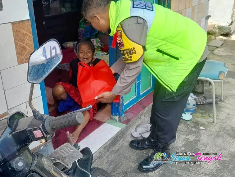Polresta Surakarta Salurkan Ratusan Paket Beras untuk Warga Kurang Mampu, Sambut HUT Bhayangkara ke-80