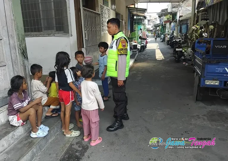Liburan Sekolah, Bhabinkamtibmas Joyotakan Giat Patroli Edukasi Anak-Anak Utamakan Keselamatan